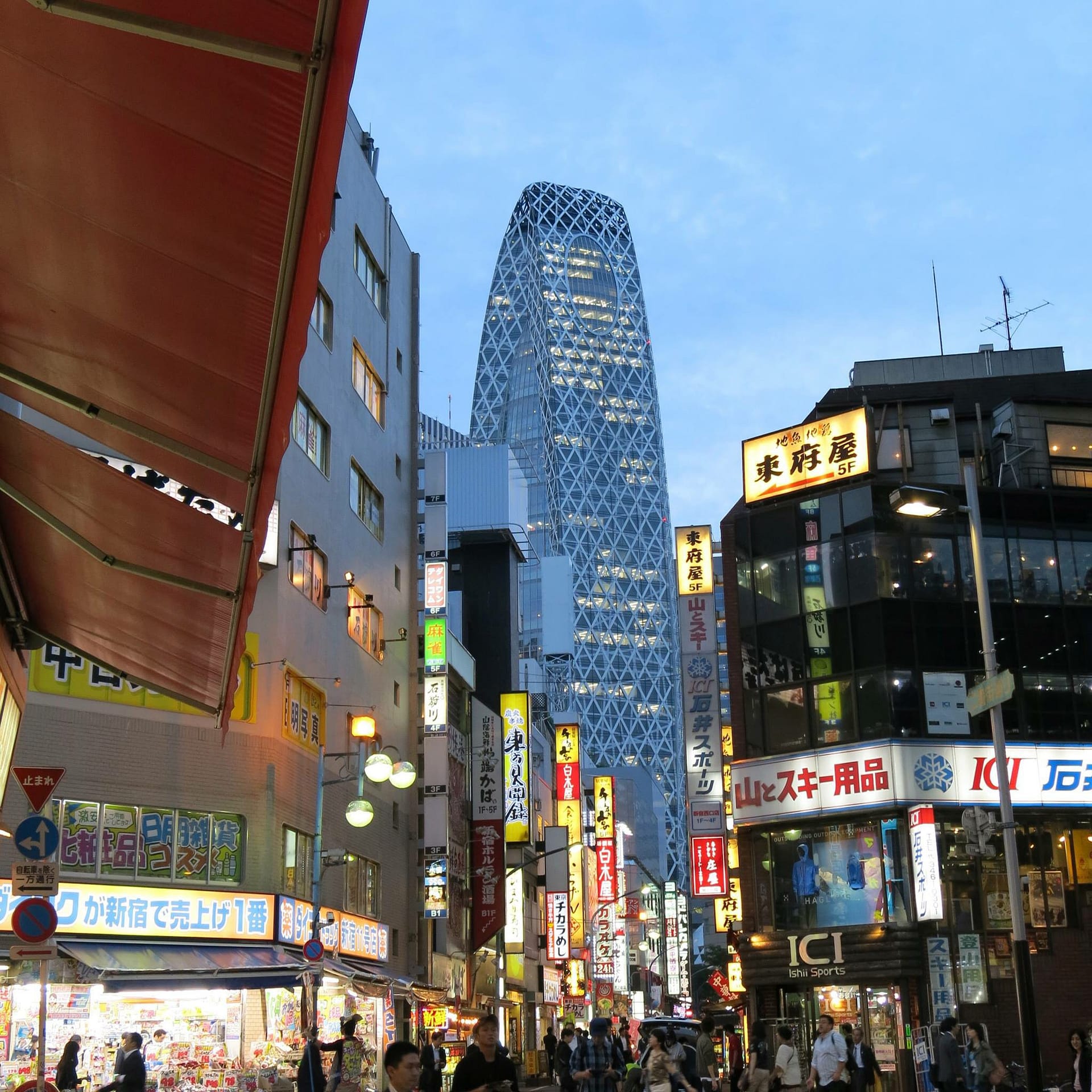 Shinjuku, Tokyo at night. Photo by Erwin Glaub