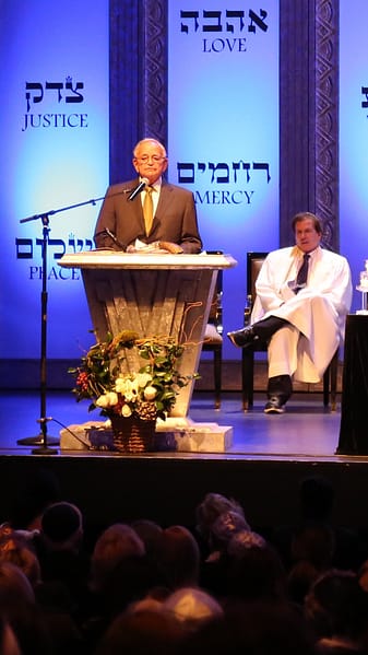 Leo Melamed and Rabbi David on stage fro Yom Kippur at the Saban Theatre