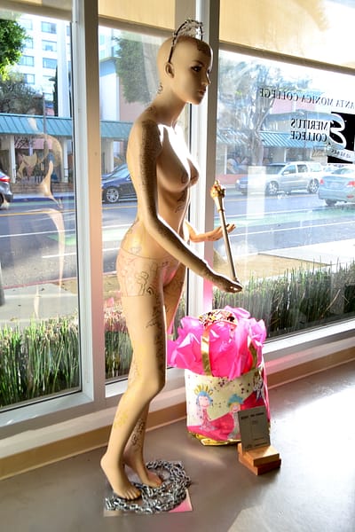 Sharpie on mannequin by Erwin Glaub